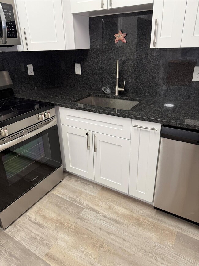 255 S Cypress Rd in Pompano Beach, FL - Building Photo - Building Photo