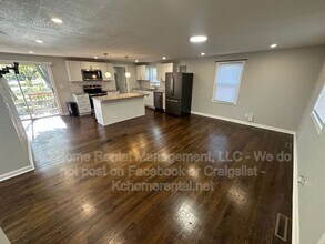 8803 E 49th St in Kansas City, MO - Foto de edificio - Building Photo