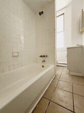 72 Van Nostrand Ave, Unit 1 in Jersey City, NJ - Foto de edificio - Building Photo