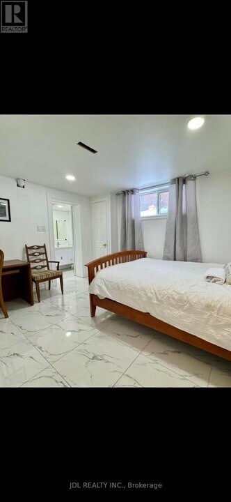 80 Mosedale Crescent in Toronto, ON - Building Photo