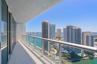 475 Brickell Ave in Miami, FL - Foto de edificio - Building Photo