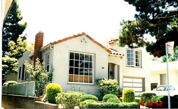 1105 Laguna Ave in Burlingame, CA - Building Photo