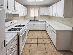 305 S Richmond Rd in Ridgecrest, CA - Building Photo - Building Photo