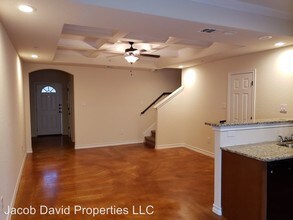 6323 Melanzane Ave in San Antonio, TX - Building Photo - Building Photo