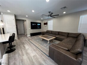 10147 W Meranto Ave in Las Vegas, NV - Building Photo - Building Photo