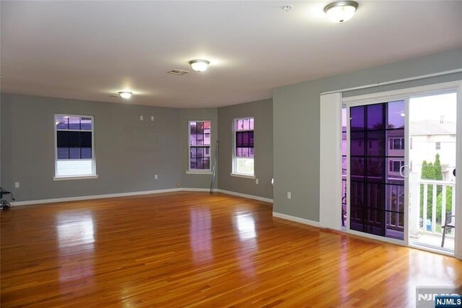 492-494-494 Irvine Turner Blvd, Unit 3 in Newark, NJ - Building Photo - Building Photo