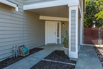 840 Turquoise St in Vacaville, CA - Foto de edificio - Building Photo