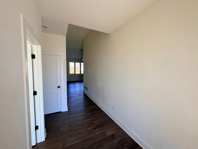 104-106 Oakwood Ct in Raymore, MO - Building Photo - Building Photo