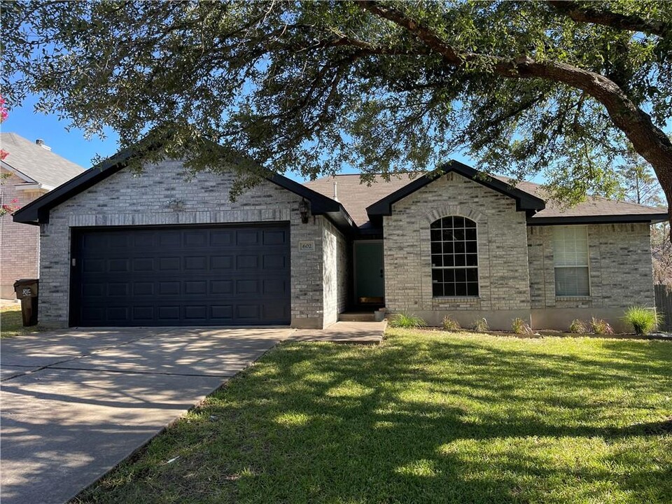 602 Canyon Trail Ct in Round Rock, TX - Foto de edificio