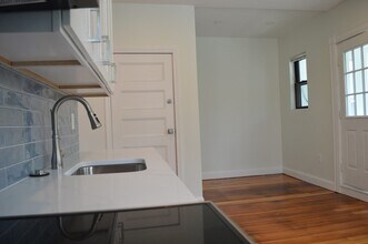 370b Centre St in Boston, MA - Building Photo - Building Photo