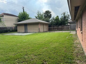 4013 Newshire Dr in Houston, TX - Building Photo - Building Photo