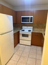 8185 NW 7th St in Miami, FL - Foto de edificio - Building Photo