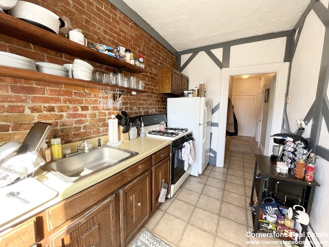 748 E 4th St, Unit 3 in Boston, MA - Building Photo - Building Photo