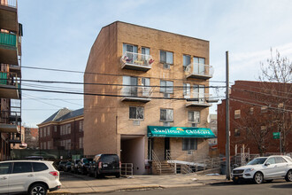 3451 Leavitt St in Flushing, NY - Foto de edificio - Primary Photo