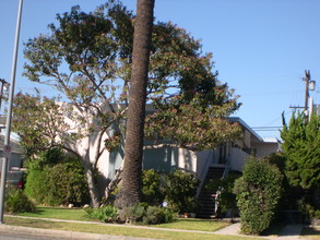 2650 S Barrington Ave in Los Angeles, CA - Foto de edificio - Building Photo