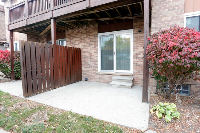 1616 Washtenaw Ave in Ypsilanti, MI - Building Photo - Building Photo