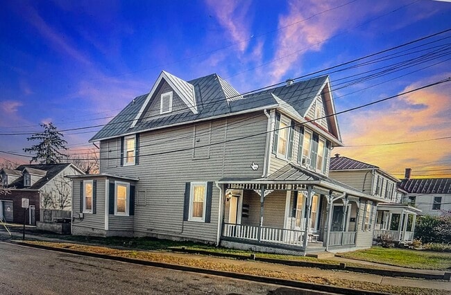 511 Spottswood St, Unit B in Fredericksburg, VA - Building Photo - Building Photo