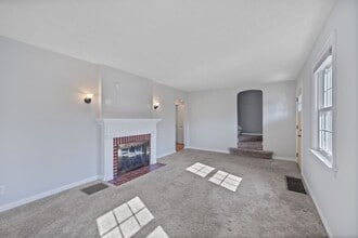 1377 Collinsdale Ave in Cincinnati, OH - Building Photo - Building Photo