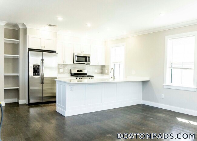 79 Linden St, Unit 3 in Boston, MA - Building Photo - Building Photo