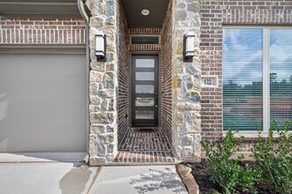 122 Sierra Strm Ln in Conroe, TX - Foto de edificio - Building Photo
