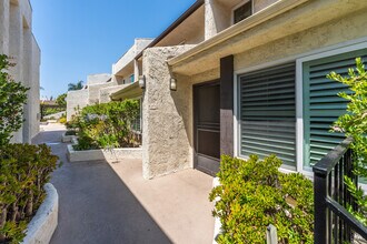4321 Matilija Ave, Unit 9 in Sherman Oaks, CA - Building Photo - Building Photo