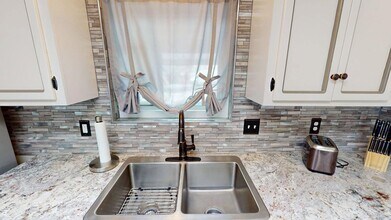 1872 Vista Del Sur in Santa Fe, NM - Foto de edificio - Building Photo