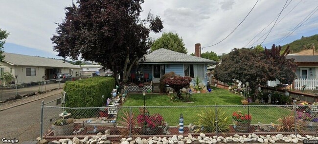 638 NE Roseland Ave in Roseburg, OR - Building Photo - Building Photo