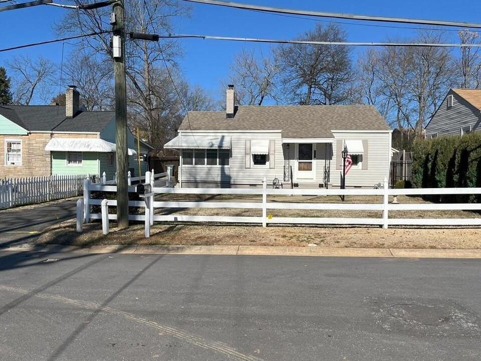 553 Frasier St SE in Marietta, GA - Foto de edificio