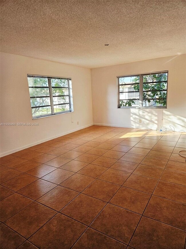 5140 SW 40th Ave in Fort Lauderdale, FL - Building Photo - Building Photo