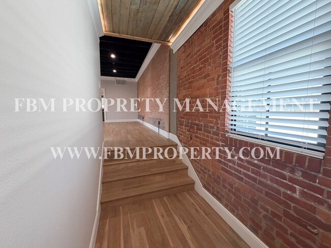 111 W Ennis Ave in Ennis, TX - Building Photo - Building Photo