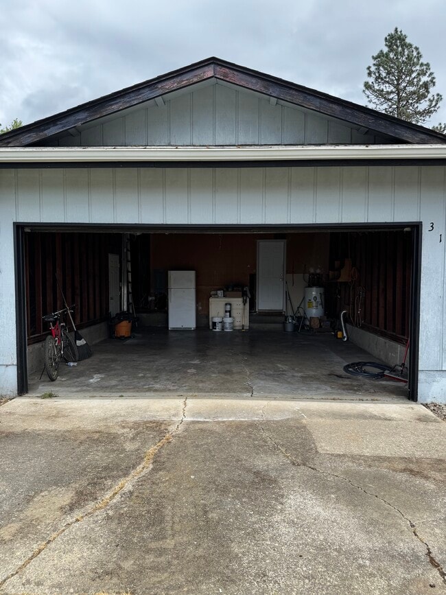 314 Hawthorne St in Sutherlin, OR - Building Photo - Building Photo