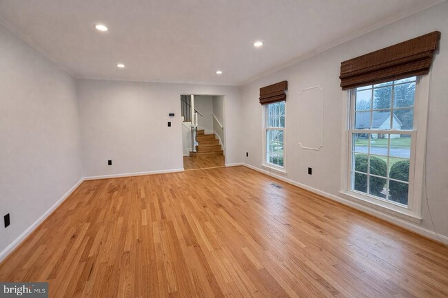 property at 1744 Lockerbie Ln