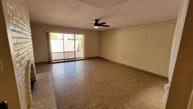 7858 E Pecos Ln in Scottsdale, AZ - Foto de edificio - Building Photo