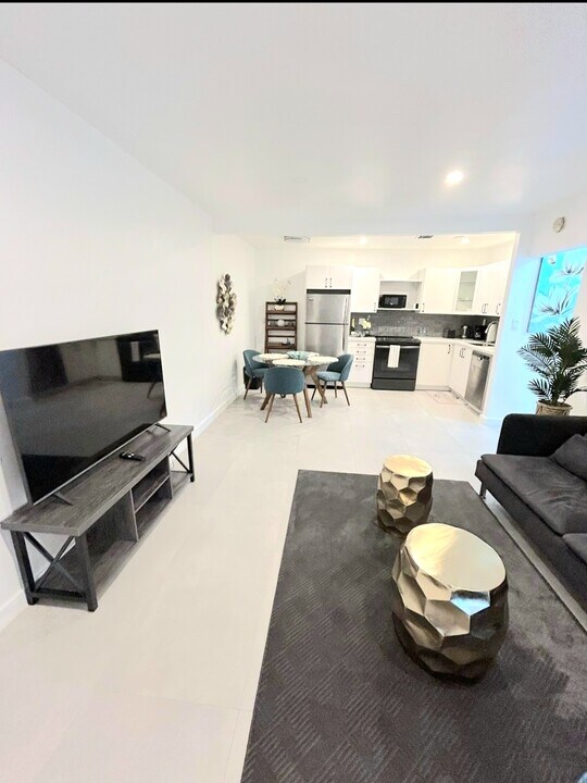 1211 NE 15th Ave in Fort Lauderdale, FL - Building Photo