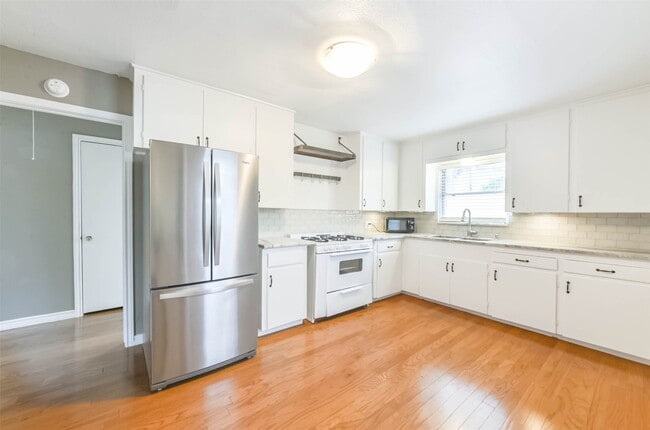 property at 4615 Braeburn Dr