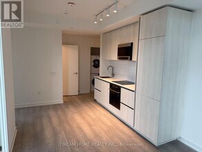 110 Broadway Ave in Toronto, ON - Building Photo - Building Photo