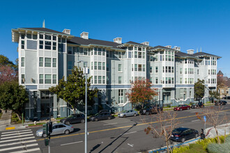 Landmark Place Condominiums in Oakland, CA - Building Photo - Building Photo