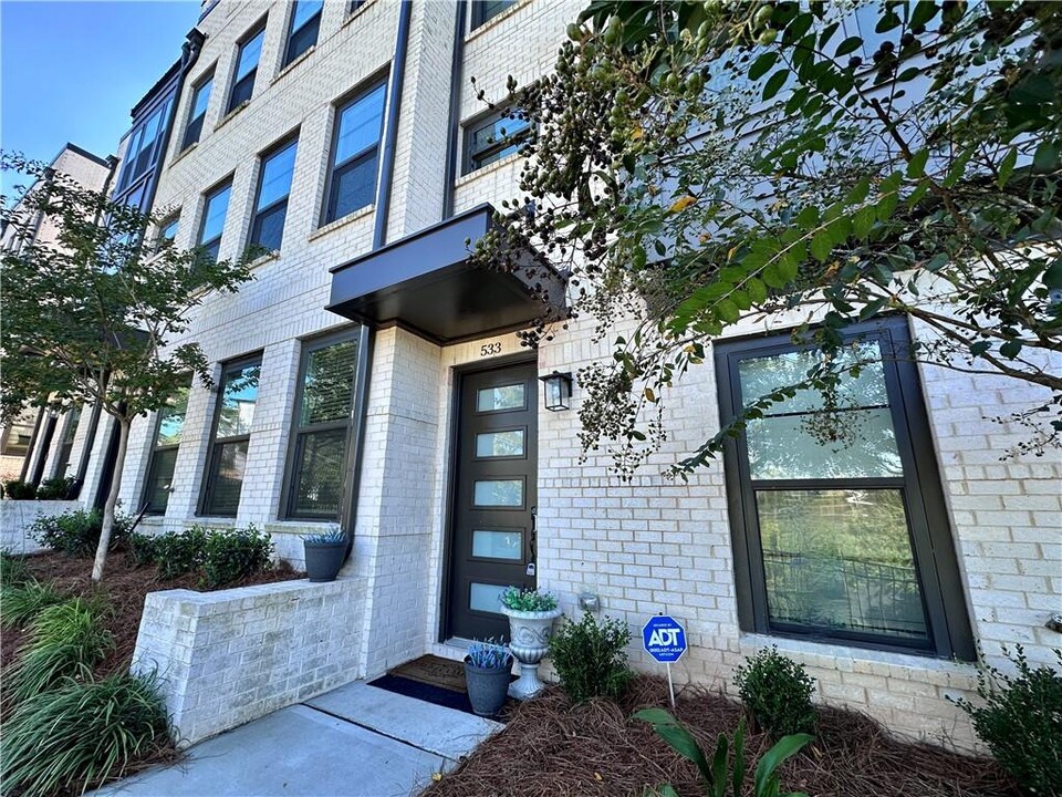 533 Whitlox Rd NW in Atlanta, GA - Building Photo