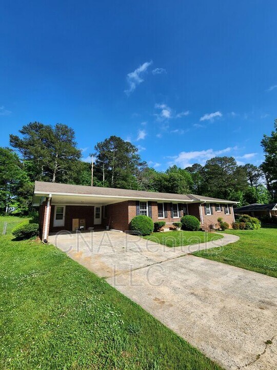 626 Honeybear Ln in Marietta, GA - Building Photo