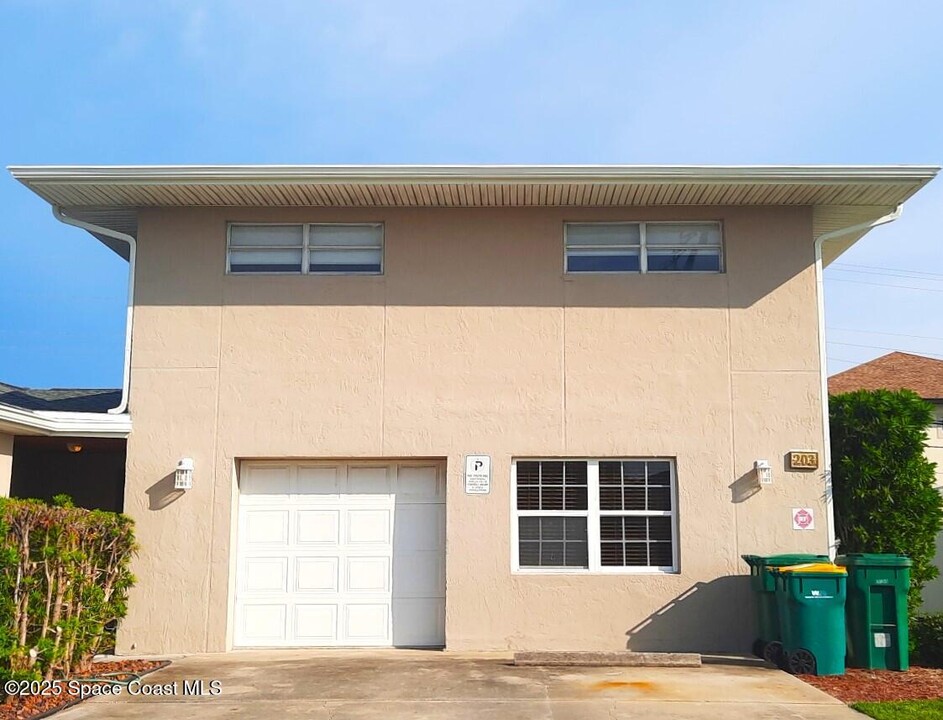 203 6th Ave in Indialantic, FL - Building Photo