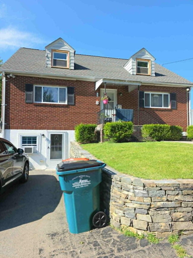 8 Shale Rd, Unit 2nd Floor