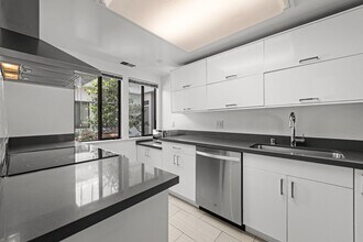 833 Laurel Ave in San Mateo, CA - Building Photo - Building Photo