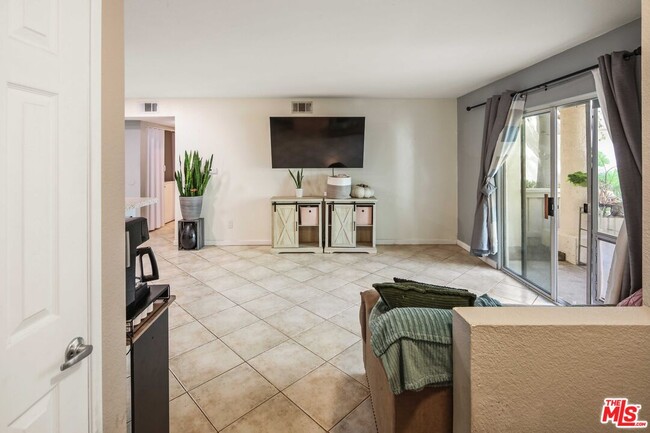 24474 Valle Del Oro in Santa Clarita, CA - Building Photo - Building Photo