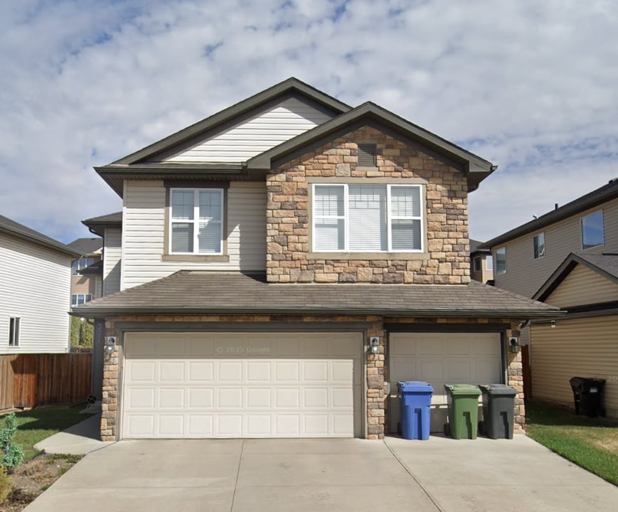 377 Windermere Dr in Chestermere, AB - Building Photo