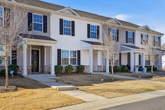 131 March Crk Dr in Fuquay Varina, NC - Building Photo - Building Photo