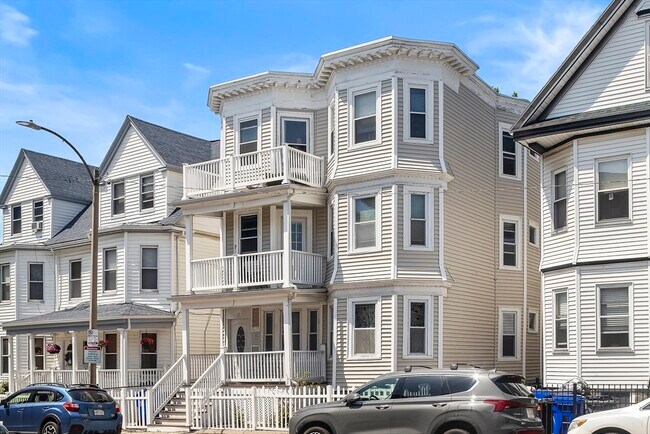 property at 39 Edison Green