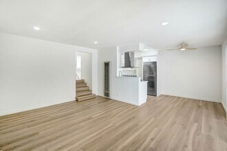 1121 California Ave in Santa Monica, CA - Foto de edificio - Building Photo