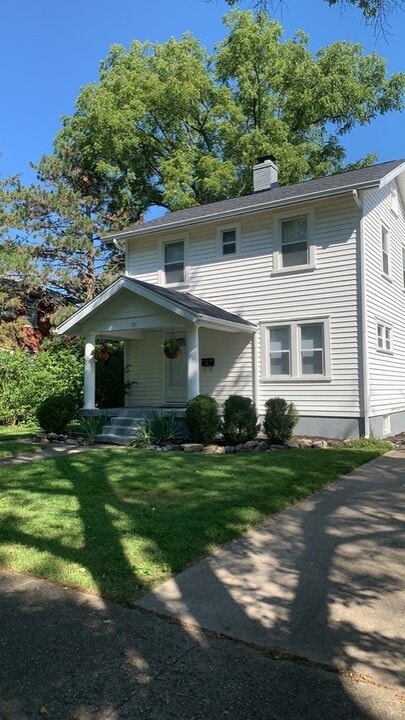 211 Hadley Ave in Dayton, OH - Building Photo