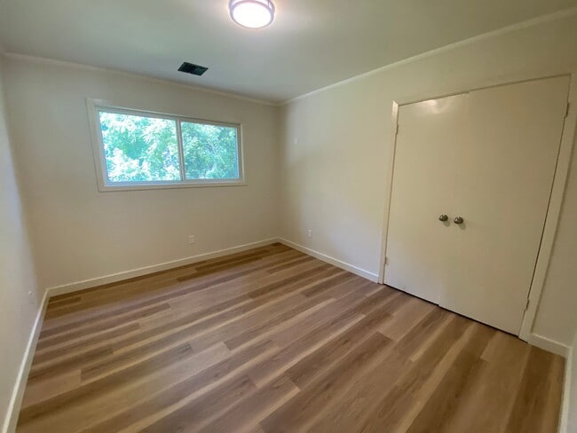 property at 643 W Matthews Ave