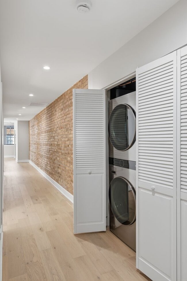 7522 N Eastlake Ter, Unit 2 in Chicago, IL - Foto de edificio - Building Photo